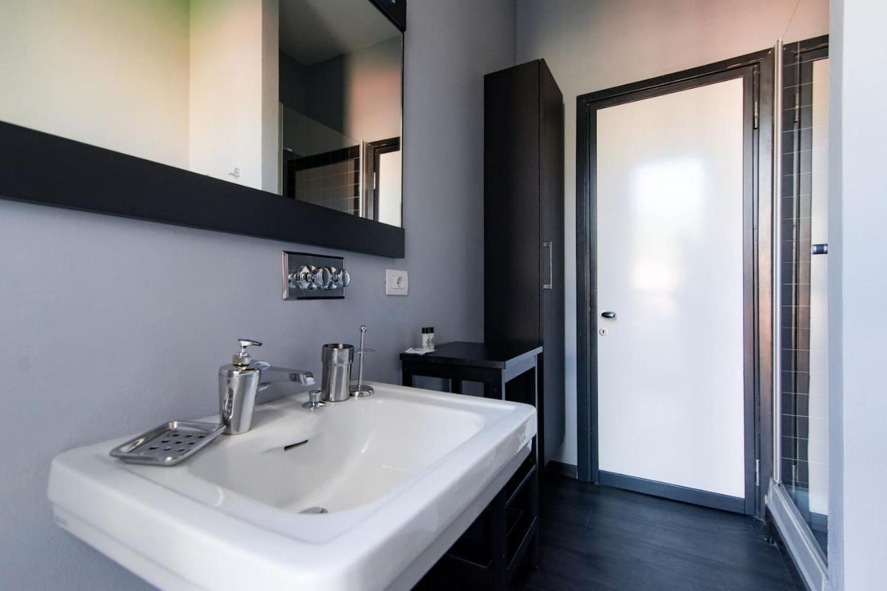 Apartament Via Mentana 32 - The House Of Travelers Como Zewnętrze zdjęcie