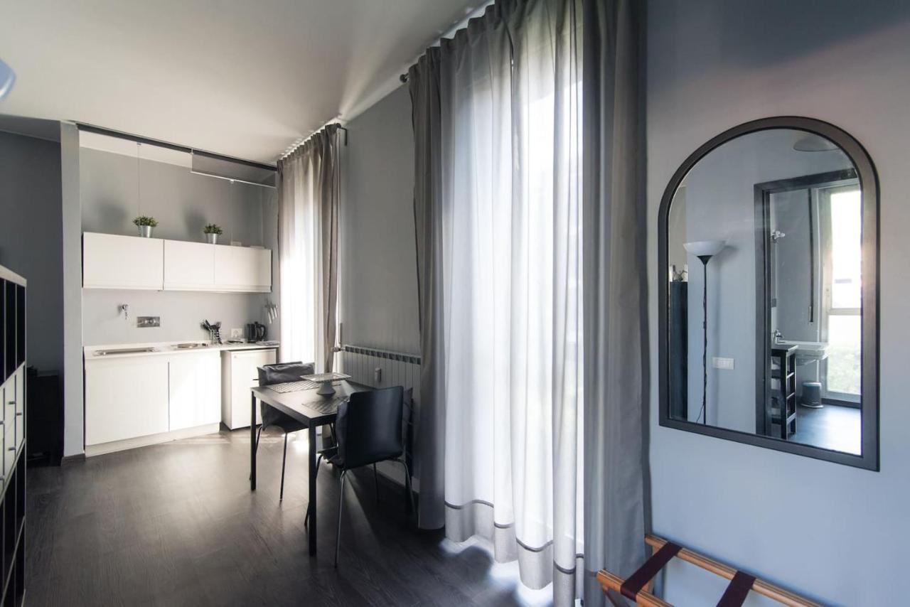Apartament Via Mentana 32 - The House Of Travelers Como Zewnętrze zdjęcie